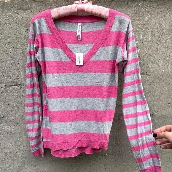 2000s Aeropostale Pink and Grey Striped V-Neck Top - Picture 2 of 6